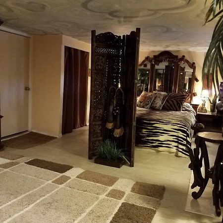 Exotic Large Basement Studio Montreal Exterior photo