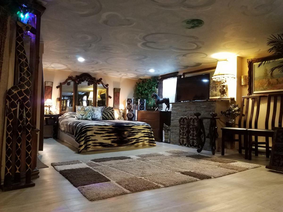 Exotic Large Basement Studio Montreal Exterior photo