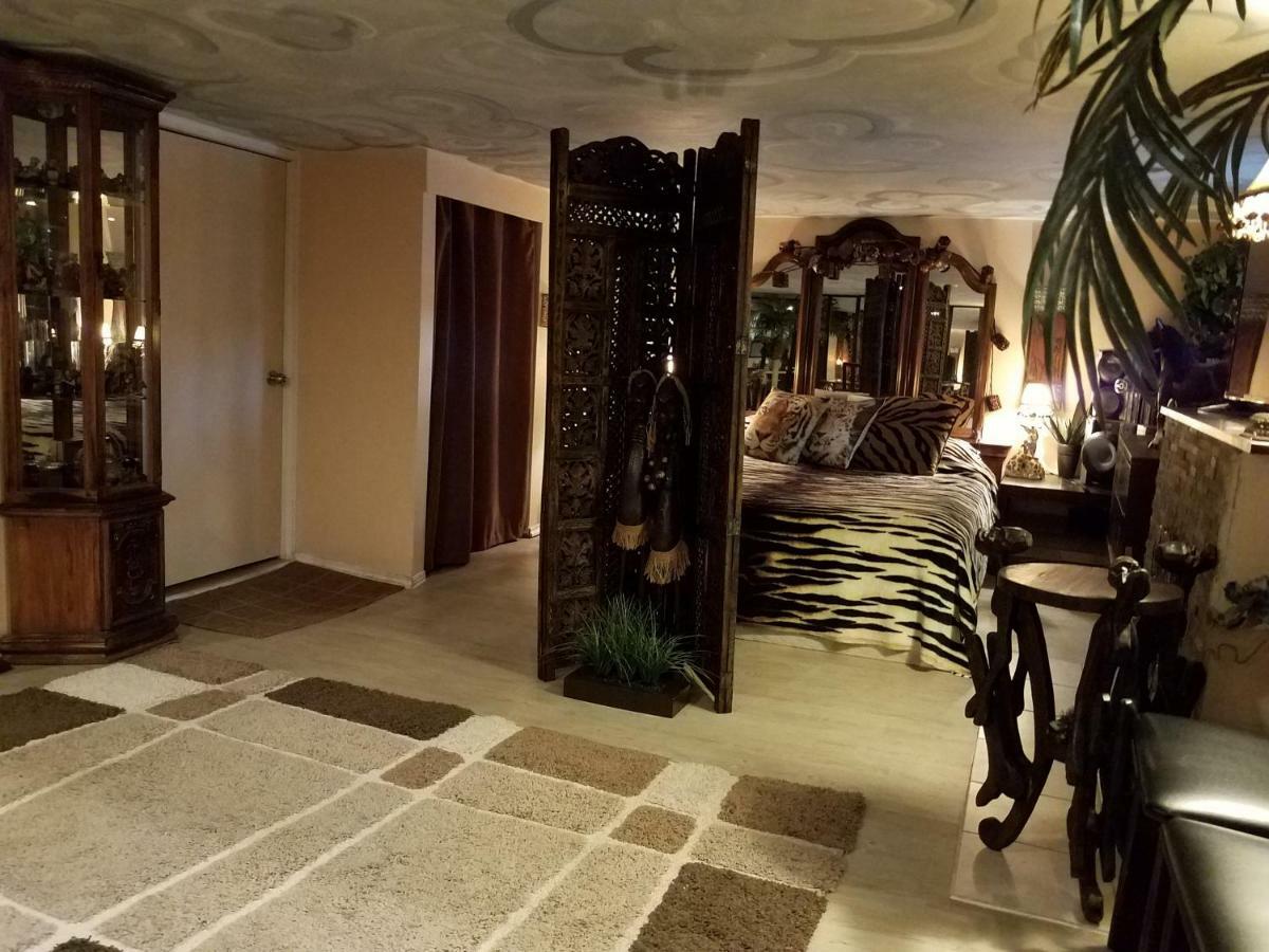 Exotic Large Basement Studio Montreal Exterior photo