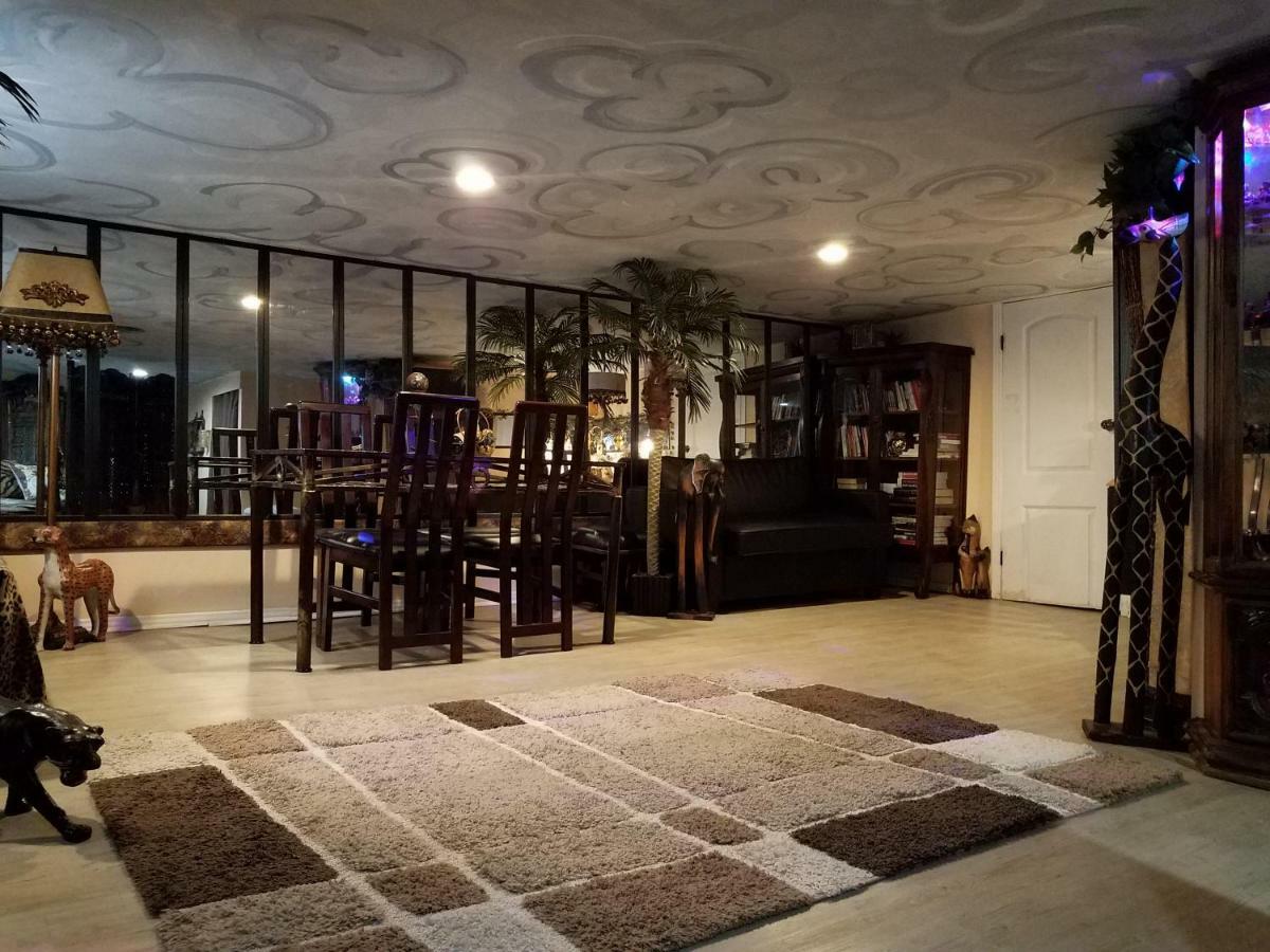 Exotic Large Basement Studio Montreal Exterior photo